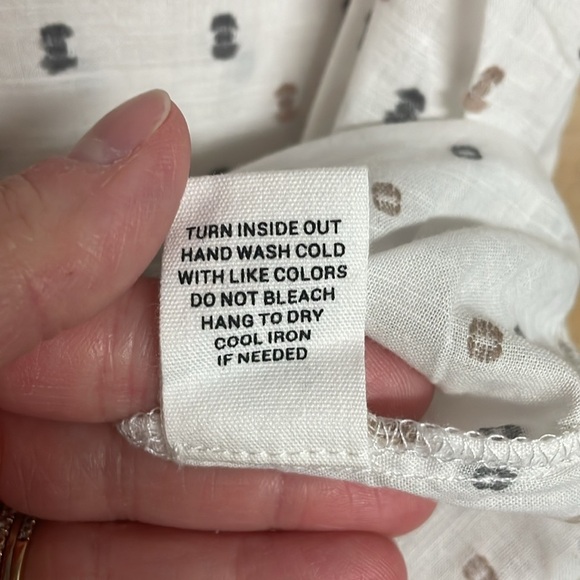 Mine size Large White with Gray and Tan Swedish Dot Flutter Sleeveless Blouse - Picture 6 of 8